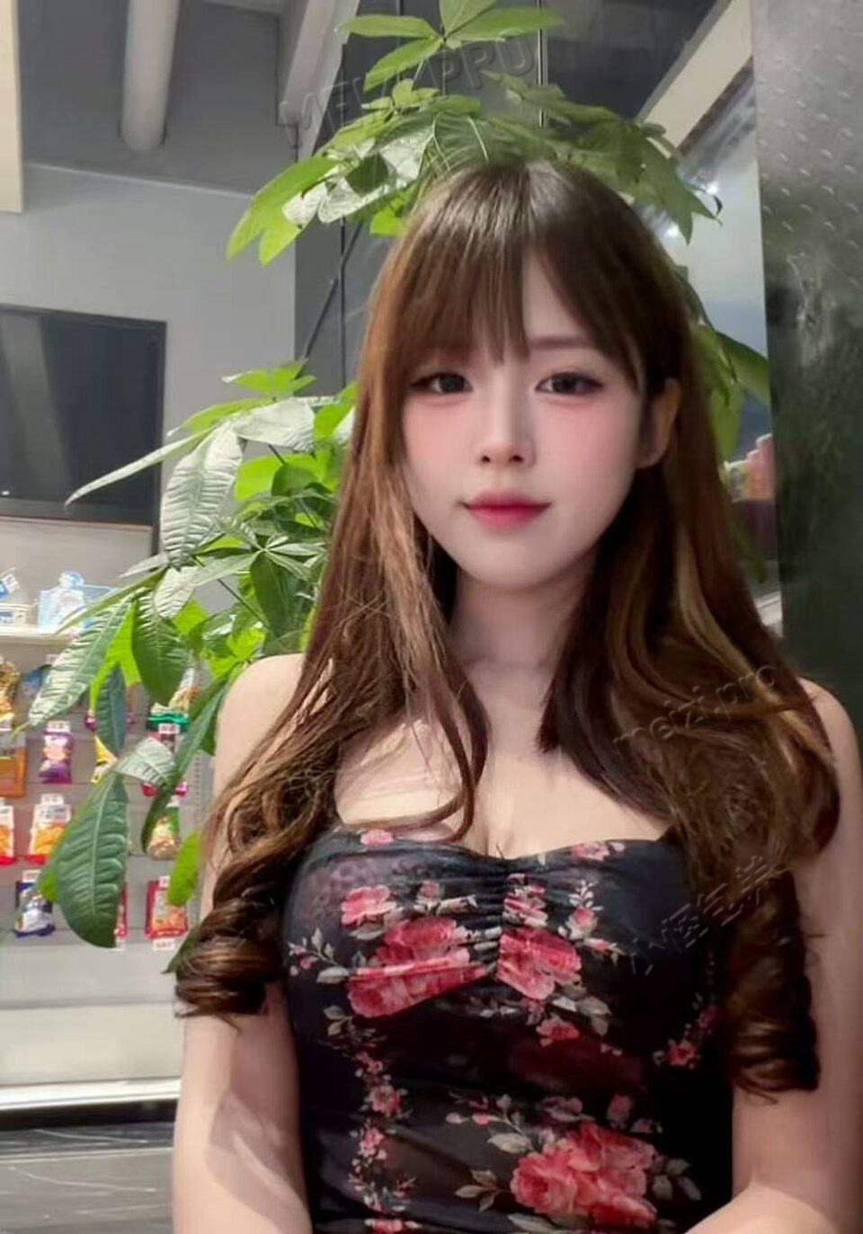四川 成都 19岁 161cm 99 C杯 学生 刚破处不久，性经历极少，天真活泼学生妹，性格开朗爱交流，乖巧可爱听话 无套:否 口交:可 过夜:可 同居:否 可飞:可其他城市，不可国外 价格:8 特点:刚破处不久，性经历极少，天真活泼学生妹，性格开朗爱交流，乖巧可爱听话