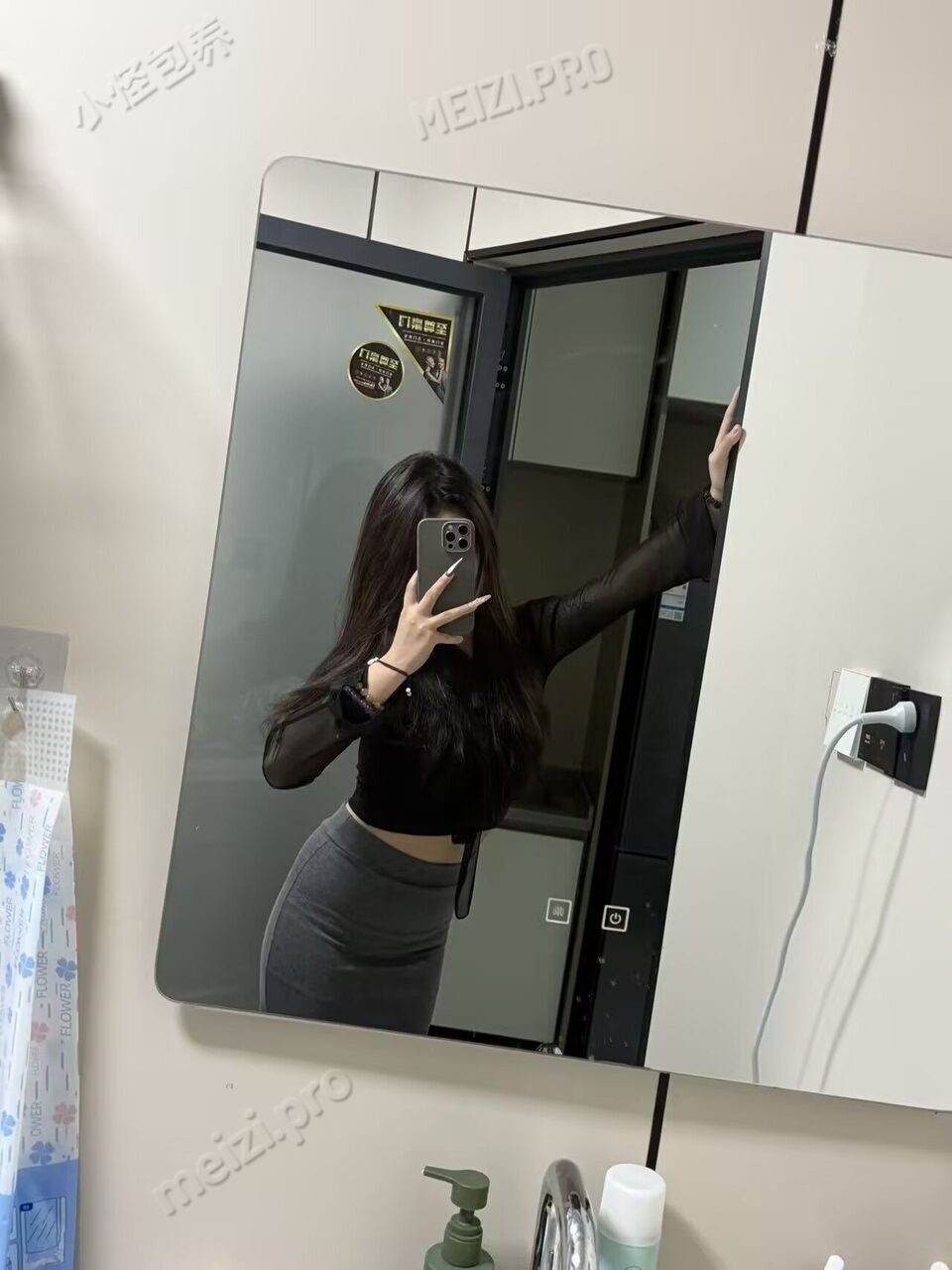 浙江 台州 18岁 160cm 105 C杯 DJ 年纪小但懂事,唱歌跳舞,性格好 抽烟纹身:有纹身 SM:是 无套:可 口交:可 过夜:可 同居:可 可飞:可 价格:8 特点:年纪小但懂事,唱歌跳舞,性格好