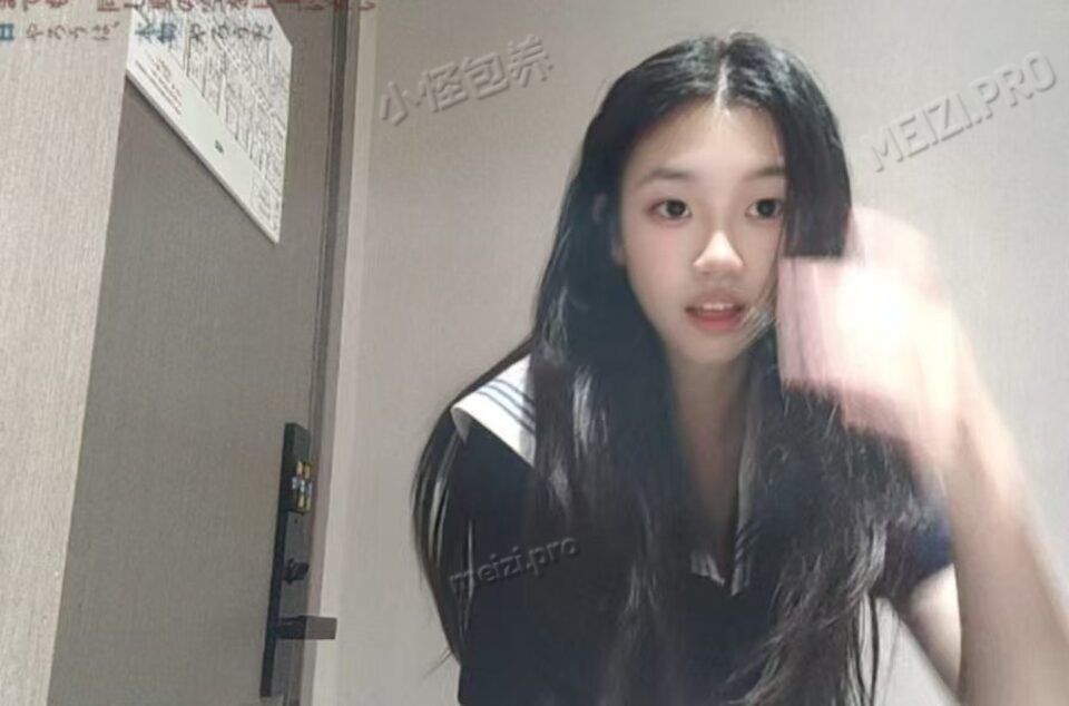广东 佛山 21岁 163cm 96 B杯 学生 活泼开朗,善于倾听,第一次接触,尽量做到金主满意,听话懂事,贴心守护你的感受 抽烟纹身:无 SM:否 无套:否 口交:可 过夜:否 同居:否 可飞:否 价格:10 特点:活泼开朗,善于倾听,第一次接触,尽量做到金主满意,听话懂事,贴心守护你的感受