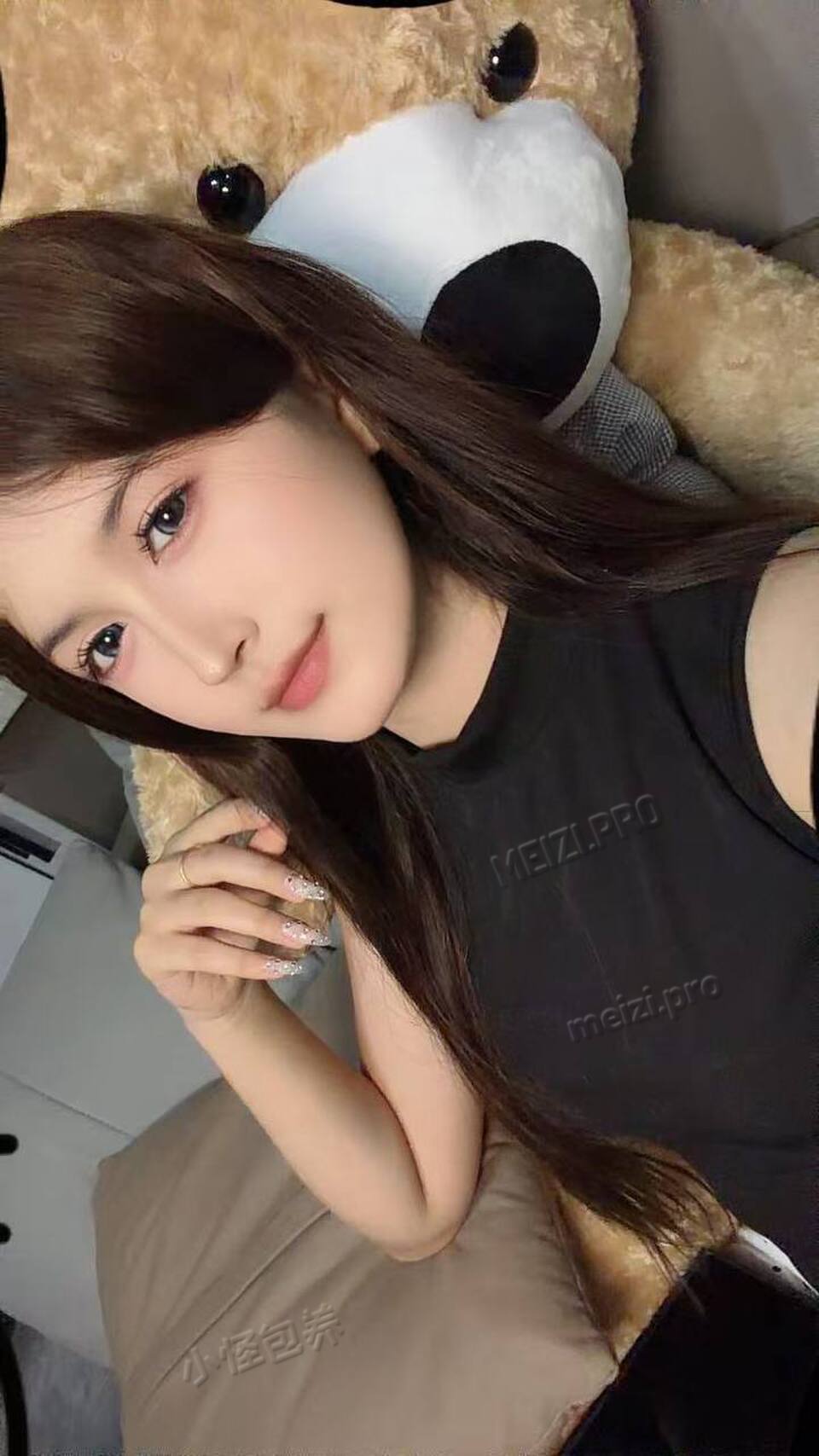 新疆 和田 21岁 165cm 48 B杯 学生 抽烟纹身:无 SM:否 无套:否 口交:否 过夜:否 同居:否 可飞:目前否 价格:10