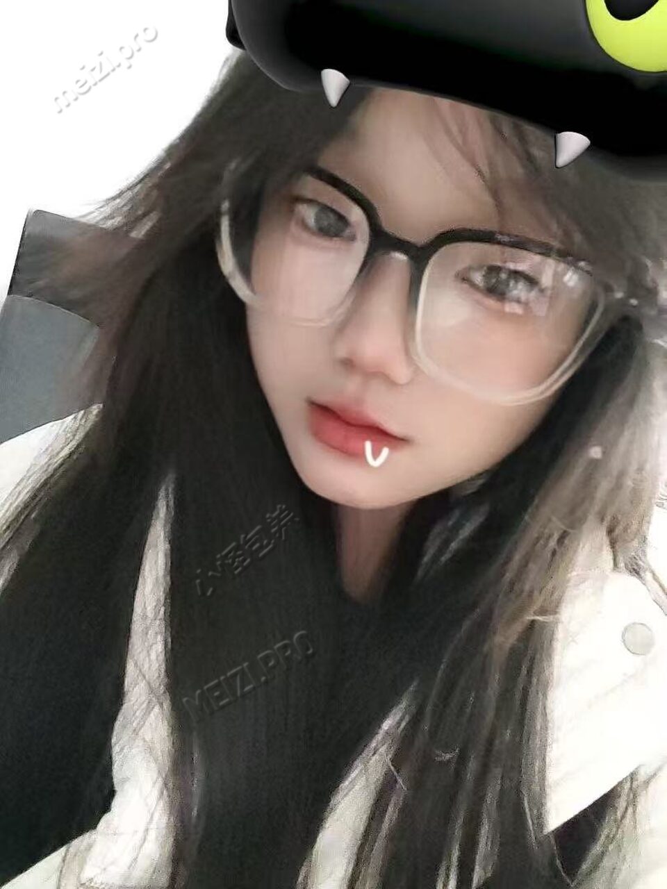 江苏 南京 18岁 160cm 98 B杯 学生 事少，配合度高 抽烟纹身:无纹身 SM:是 无套:可 口交:可 过夜:可 同居:可 可飞:可 价格:10 特点:事少，配合度高