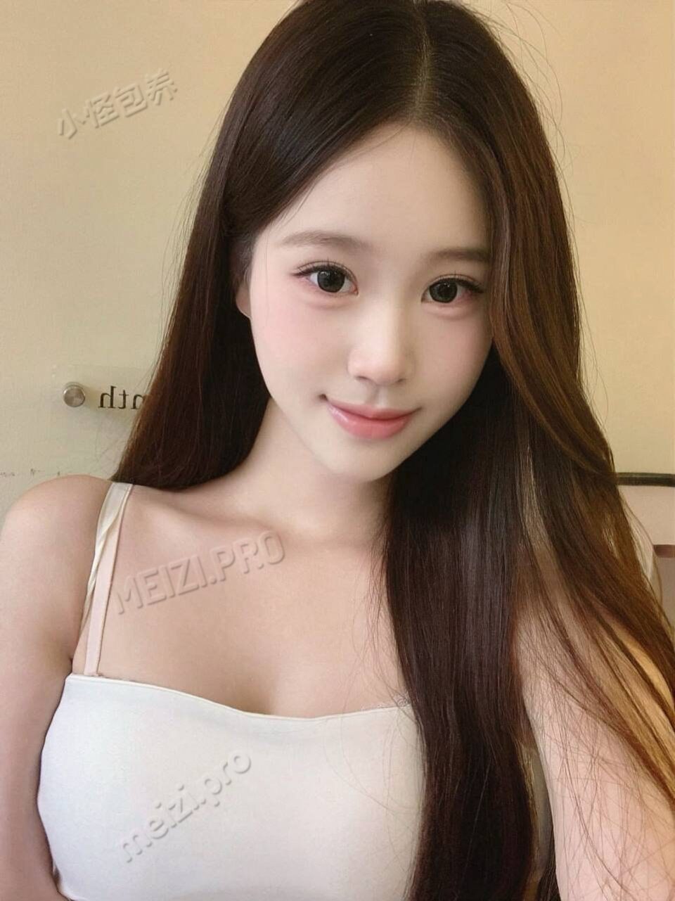 广东 深圳 20岁 168cm 48 C杯 学生 床上诱人尤物，腿长胸大，叫的骚，乖巧伶俐，小鸟依人，娇小玲珑，可盐可甜，活泼开朗，会提供情绪价值，待开发更多的新玩法 抽烟纹身:无 SM:否 无套:否 口交:可 过夜:可 同居:可 可飞:可 可飞港澳 价格:13.5-20 特点:床上诱人尤物，腿长胸大，叫的骚，乖巧伶俐，小鸟依人，娇小玲珑，可盐可甜，活泼开朗，会提供情绪价值，待开发更多的新玩法