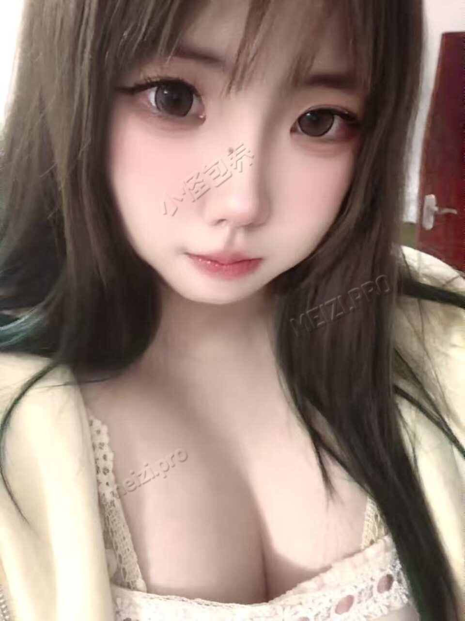吉林 长春 19岁 160cm 115 B杯 学生 性格好 抽烟纹身:无 SM:是 无套:可 口交:可 过夜:可 同居:可 可飞:可 价格:6 特点:性格好