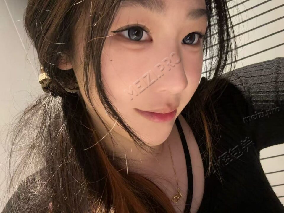 江苏 南通启东 18岁 160cm 115 B杯 球房前台 无 抽烟纹身:无 SM:否 无套:否 口交:可 过夜:可 同居:可 可飞:省内可以 价格:6 特点:无
