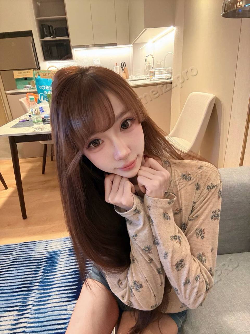 广东 深圳 21岁 165cm 80 B杯 学生 乖巧听话，身材娇小，皮肤白嫩，黄金比例大长腿，完美S型身材，床上水多敏感，白虎，可解锁各种姿势，身体柔软能配合任何姿势 SM:是 无套:可 口交:可 过夜:可 同居:可 可飞:可 其他城市、港澳 价格:60 特点:乖巧听话，身材娇小，皮肤白嫩，黄金比例大长腿，完美S型身材，床上水多敏感，白虎，可解锁各种姿势，身体柔软能配合任何姿势