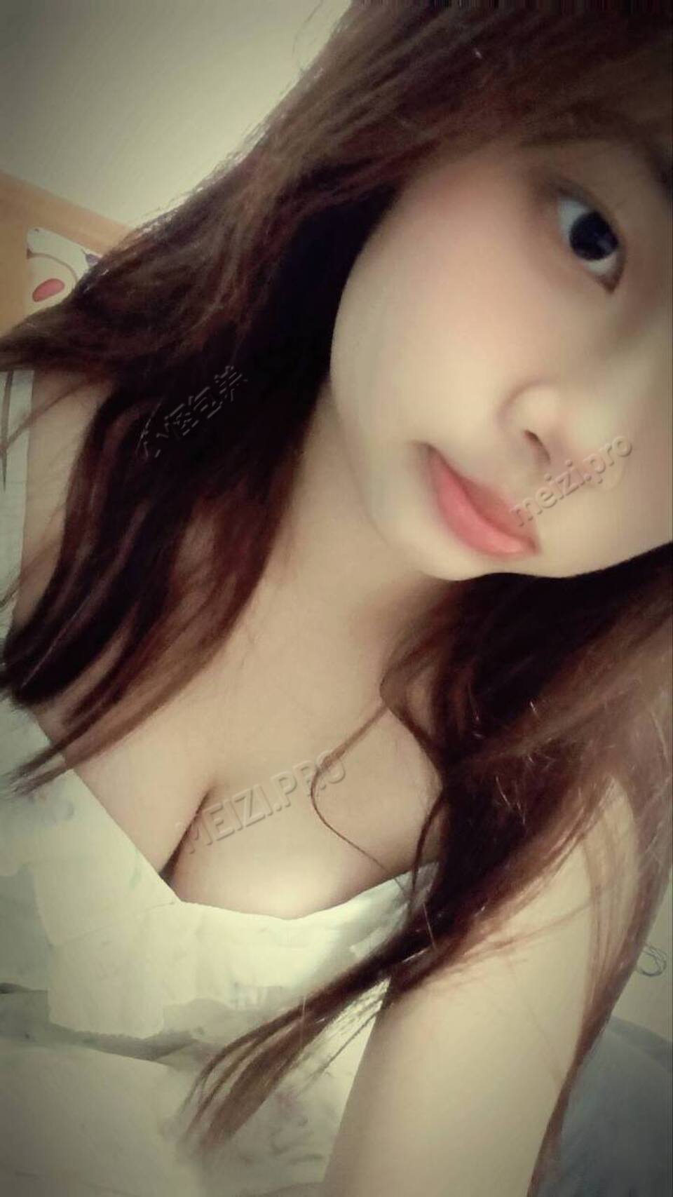 福建 18岁 155cm 98 A杯 抽烟纹身:无 SM:否 无套:可 口交:否 过夜:可 可飞:可 价格:1