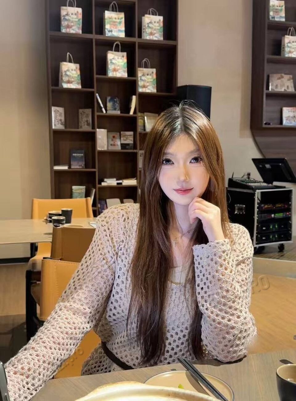 山东 济南 23岁 162cm 96 B杯 无 性格开朗,活泼,善解人意,特别好说话,床上反差可以轻微调教,素颜无压力,可以配合穿情趣内衣和丝袜 抽烟纹身:无 SM:是 无套:否 口交:可 过夜:否 同居:可 可飞:可 价格:6 特点:性格开朗,活泼,善解人意,特别好说话,床上反差可以轻微调教,素颜无压力,可以配合穿情趣内衣和丝袜