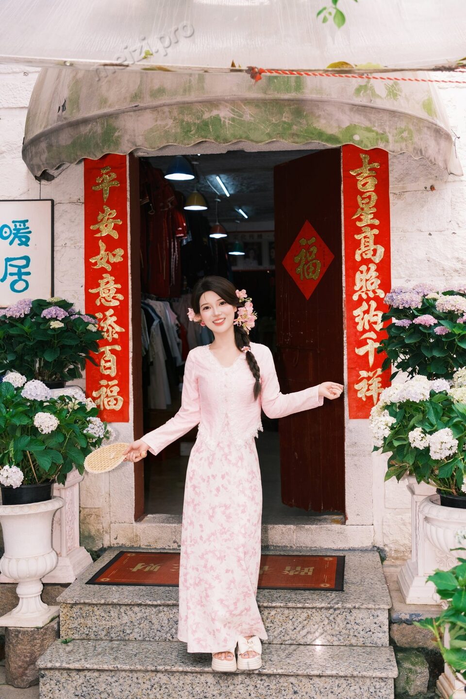 广东 深圳 28岁 162cm 95 C杯 化妆品销售 很开朗爱笑,有亲和力,温柔体贴,声音很甜美,善于沟通,提供情绪价值 抽烟纹身:不抽烟无纹身 SM:否 无套:否 口交:否 过夜:可 同居:可 可飞:能 价格:4-10 特点:很开朗爱笑,有亲和力,温柔体贴,声音很甜美,善于沟通,提供情绪价值