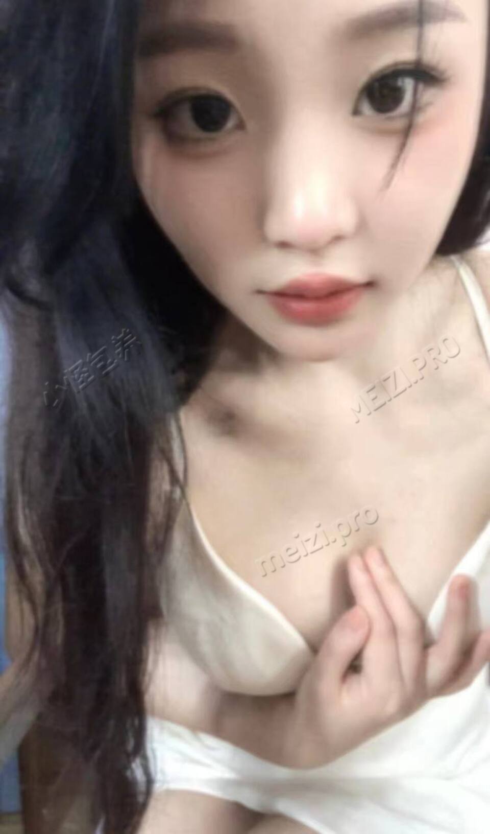 广东 深圳 21岁 159cm 93 B杯 无 听话 抽烟纹身:不抽烟有纹身 SM:是 无套:可 口交:可 过夜:否 同居:否 可飞:否 价格:3 特点:听话