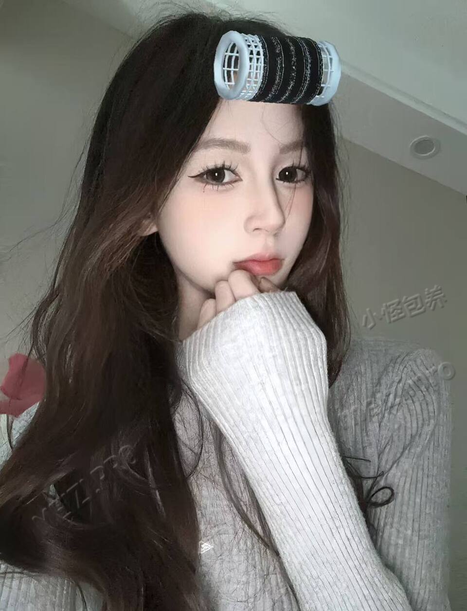 浙江 杭州 19岁 165cm 82 B杯 实习中 皮肤白，腿长，温柔体贴 抽烟纹身:无纹身 SM:否 无套:否 口交:否 过夜:可 同居:否 可飞:可 价格:16 特点:皮肤白，腿长，温柔体贴
