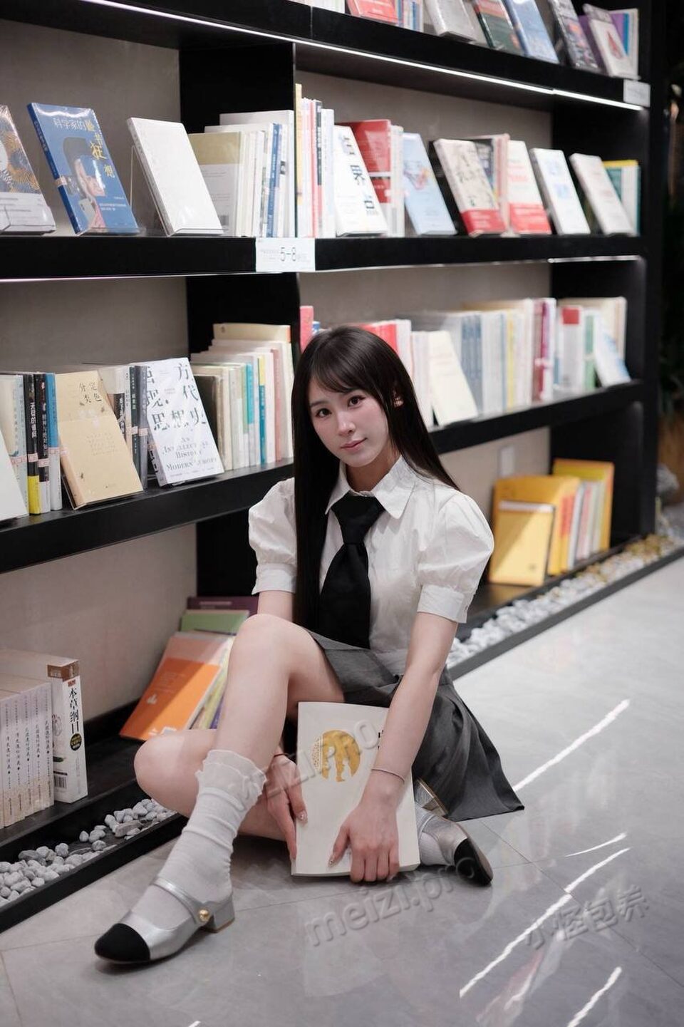 河北 保定 25岁 165cm 44 B杯 工作 美术系艺术生，甜御双修会中英粤三种语言，全身无整可素颜清纯黑长直天生蜜桃翘臀，清冷系性格温柔好相处，懂服务地温柔侍奉，迷人曲线散发魅力，贴心守护情绪让你舒畅自在 抽烟纹身:无纹身 SM:轻微 无套:否 口交:可 过夜:可 同居:可 可飞:可 价格:18 特点:美术系艺术生，甜御双修会中英粤三种语言，全身无整可素颜清纯黑长直天生蜜桃翘臀，清冷系性格温柔好相处，懂服务地温柔侍奉，迷人曲线散发魅力，贴心守护情绪让你舒畅自在