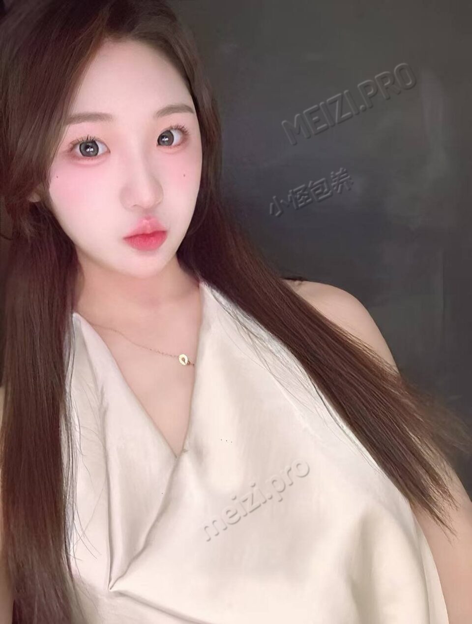 日本 23岁 175cm 55 C杯 工作 无整容，皮肤白，会舞蹈，英语，兼职模特，舞蹈演员 抽烟纹身:无纹身 SM:否 无套:否 口交:可 过夜:可 同居:可 可飞:可 安全国家可出国 价格:30 特点:无整容，皮肤白，会舞蹈，英语，兼职模特，舞蹈演员