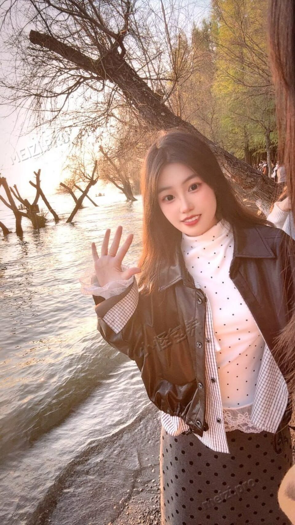云南 昆明 24岁 157cm 44 A杯 工作 温柔 抽烟纹身:无 SM:否 无套:可 口交:可 过夜:可 同居:否 可飞:能 价格:7 特点:温柔