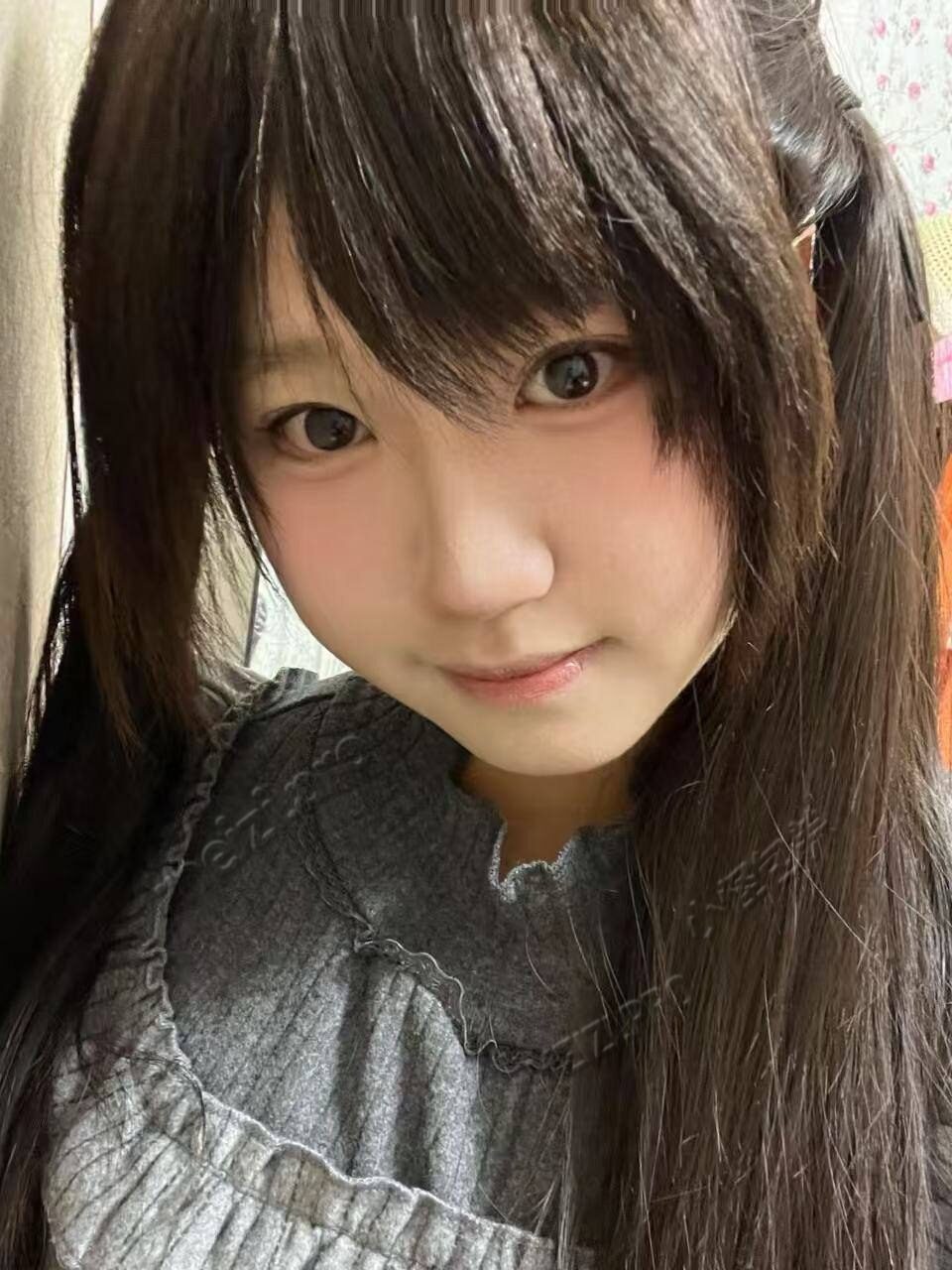 江西 宜春 18岁 160cm 100 C杯 学生 会配合哥哥 抽烟纹身:无 SM:轻微 无套:可 口交:可 过夜:可 同居:否 可飞:省内优先 价格:6 特点:会配合哥哥