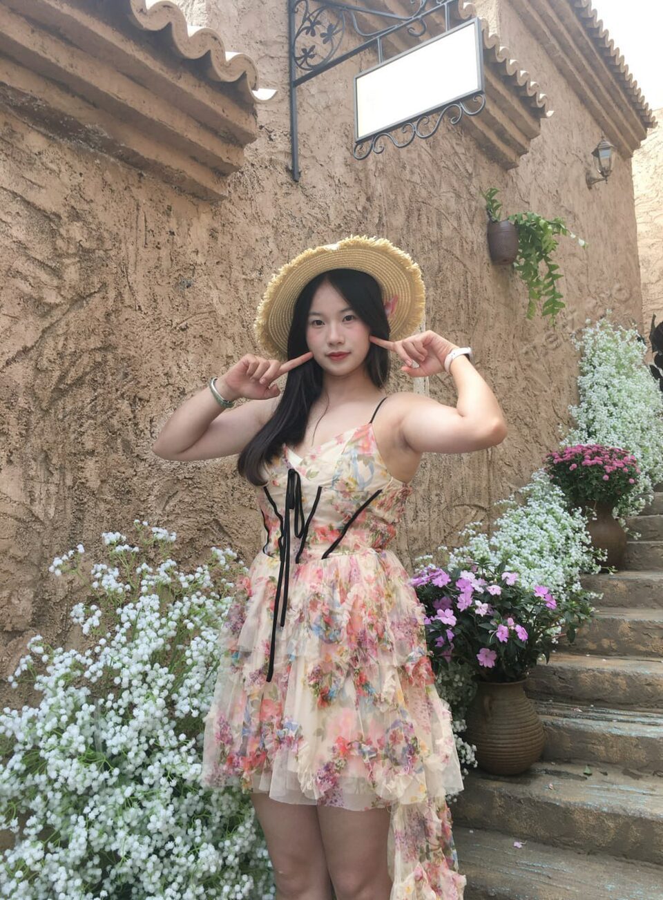云南 昆明 19岁 158cm 55 学生 私生活不乱 温顺 抽烟纹身:无 SM:否 无套:可 口交:否 过夜:可 同居:否 可飞:可 价格:18 特点:私生活不乱 温顺