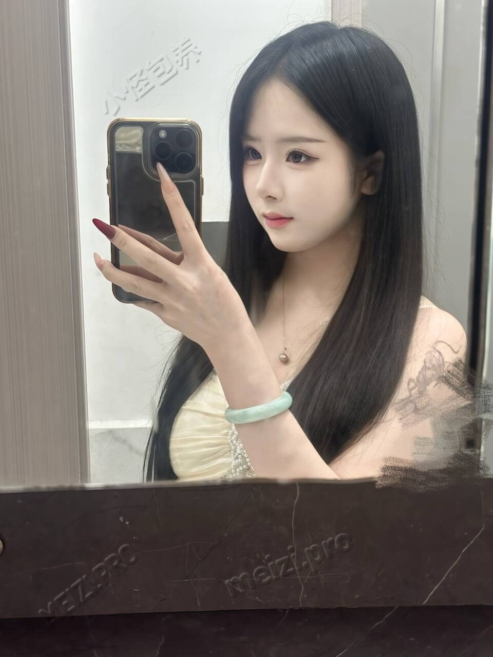 广东 深圳 18岁 158cm 95 C杯 医美 抽烟纹身:不抽烟有纹身 SM:是 无套:可 口交:可 过夜:可 同居:可 可飞:可 价格:6