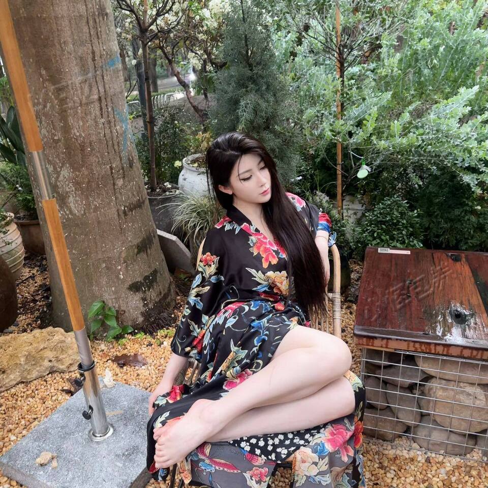 广东 深圳 25岁 168cm 95 B杯 学生 性格好 有教养 皮肤白 粉嫩 腰细 反差感汉语言文学专业有教资 抽烟纹身:无 SM:否 无套:否 口交:可 过夜:可 同居:否 可飞:可 价格:20 特点:性格好 有教养 皮肤白 粉嫩 腰细 反差感汉语言文学专业有教资