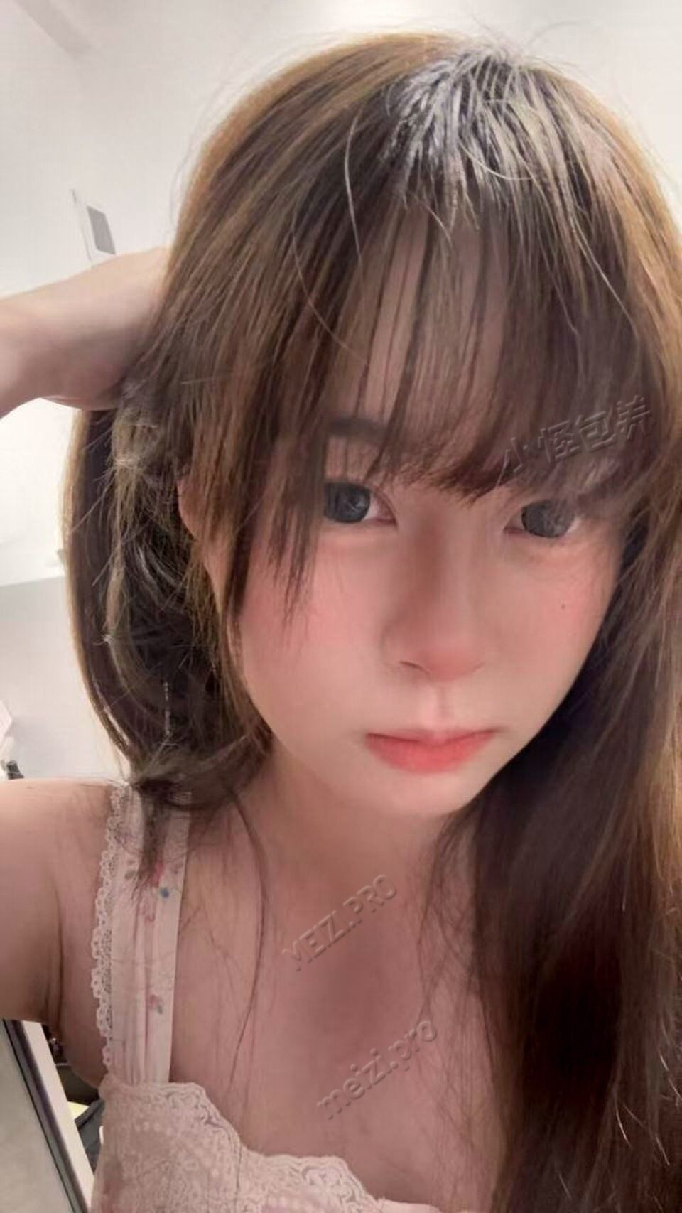 广东 广州 21岁 159cm 82 B杯 无 听话,单纯 抽烟纹身:无 无套:否 口交:可 可飞:可其他城市外省港澳国外否 价格:7 特点:听话,单纯