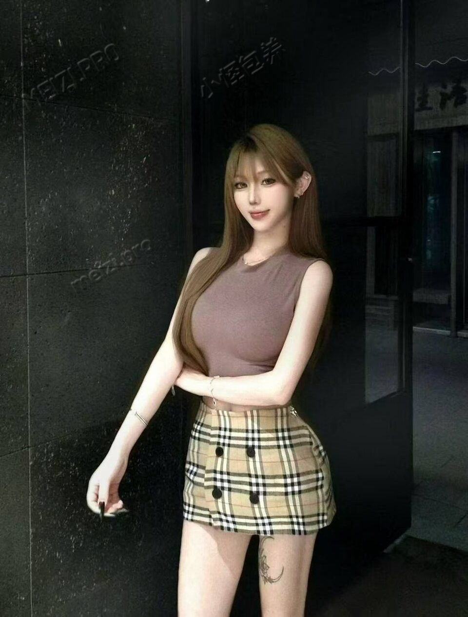 浙江 杭州 21岁 165cm 92 C杯 待业 皮肤白,身材好 抽烟纹身:有一点点纹身 SM:轻微 无套:可 口交:否 过夜:可 同居:可 可飞:可 价格:10 特点:皮肤白,身材好