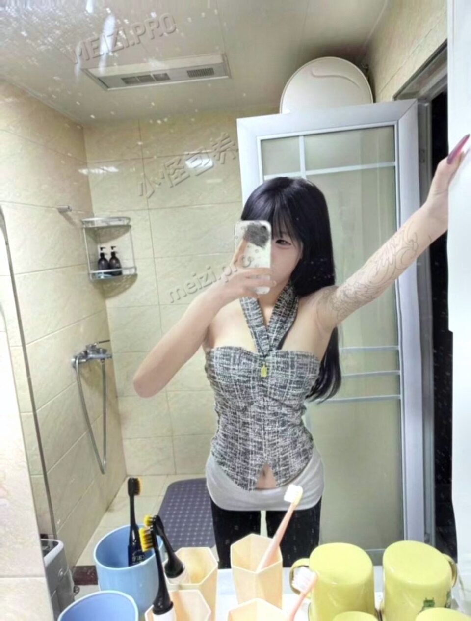 湖北 黄冈 18岁 171cm 93 B杯 无 抽烟纹身:无 SM:否 无套:否 口交:可 过夜:可 可飞:可 价格:20