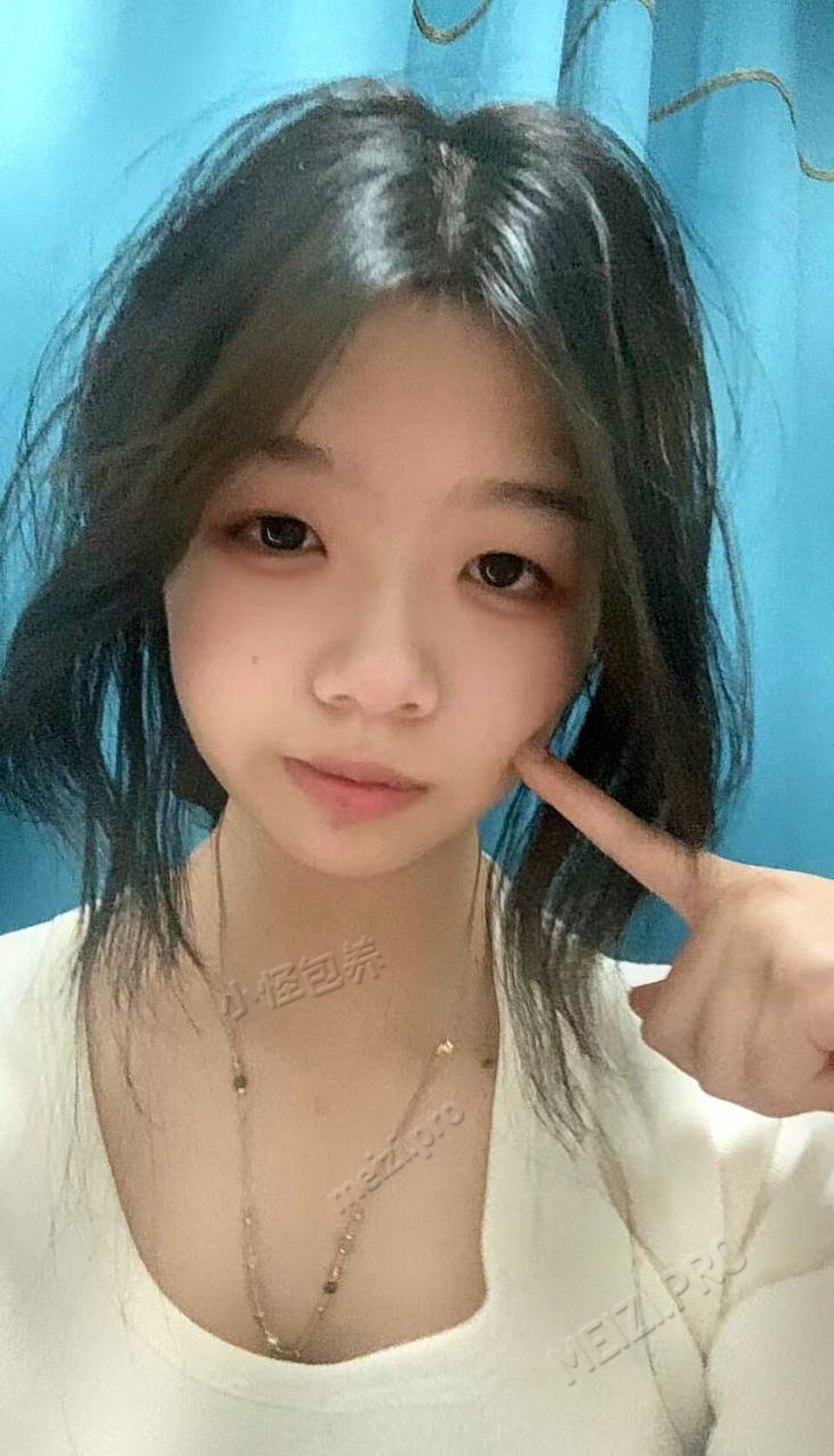 江西 赣州 18岁 161cm 93 B杯 无业 随叫随到 SM:否 无套:可 口交:可 过夜:可 可飞:可 价格:3 特点:随叫随到