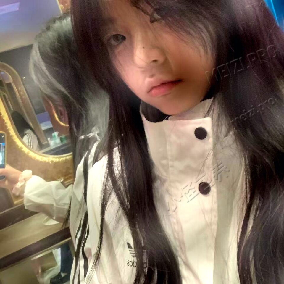 贵州 仁怀 18岁 170cm 105 B杯 学生 抽烟纹身:无 SM:否 无套:可 口交:可 过夜:可 同居:可 可飞:可 价格:6