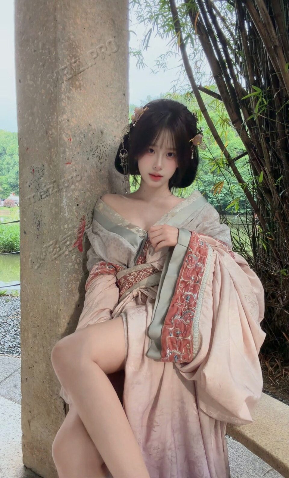 湖南 长沙 18岁 162cm 90 B杯 学生 干净听话会网络直播方面 画画 心理疏导 可sm 抽烟纹身:无 SM:是 无套:可 口交:可 过夜:可 同居:否 可飞:可(读书时除外) 价格:15 特点:干净听话会网络直播方面 画画 心理疏导 可sm
