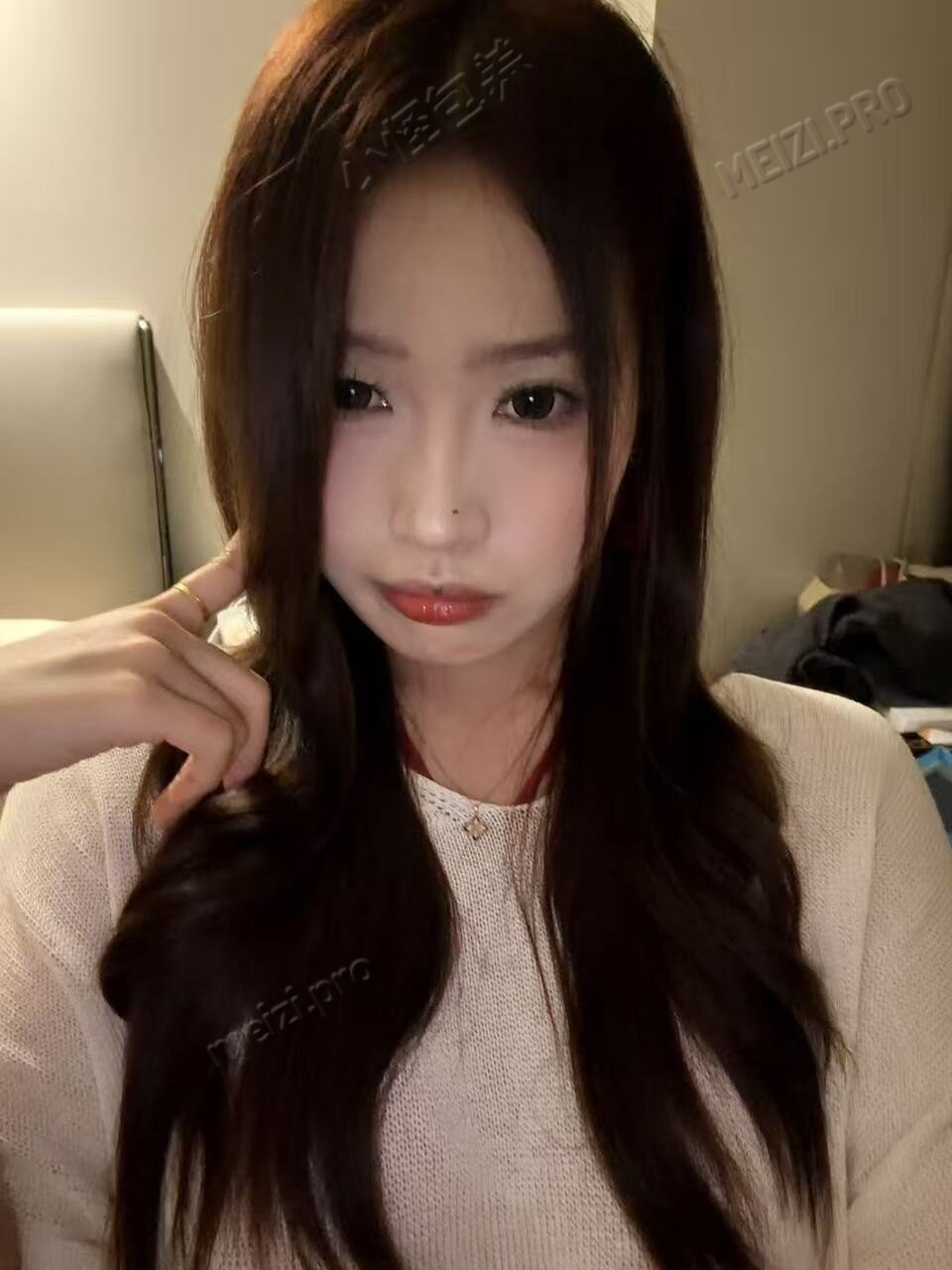 安徽 合肥 23岁 170cm 120 B杯 自由 能提供情绪价值 SM:否 无套:否 口交:可 过夜:可 同居:否 可飞:不能 价格:10 特点:能提供情绪价值