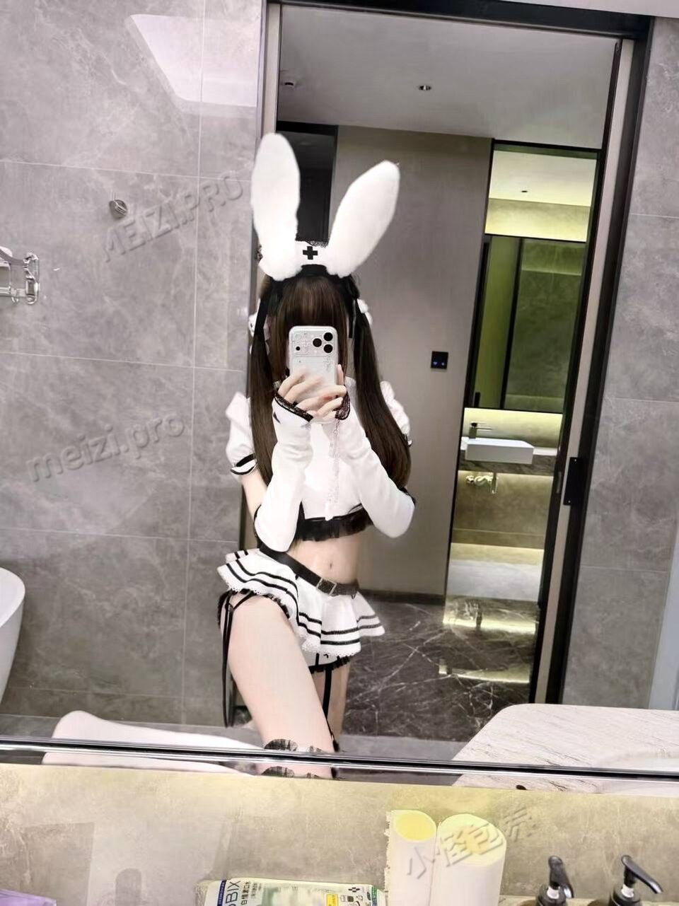 浙江 杭州 18岁 164cm 84 A杯 学生 温柔听话,乖巧可爱 抽烟纹身:无纹身 SM:是 无套:可 口交:可 过夜:可 同居:否 可飞:能 价格:8 特点:温柔听话,乖巧可爱