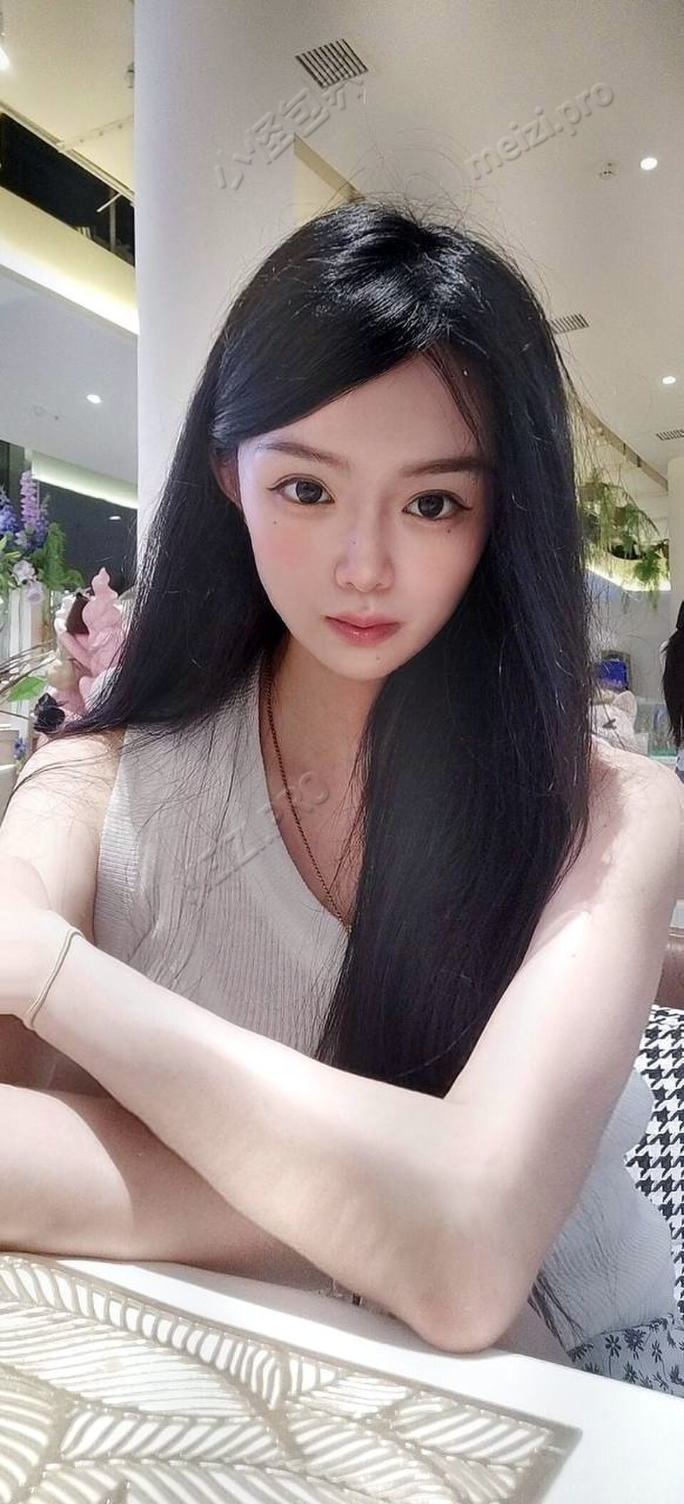 江苏 徐州 25岁 168cm 96 B杯 幼师 身材好，腰臀比完美甜美御，可盐可甜，性格是加分项非常nice和我相chu身心会很愉快喔 抽烟纹身:无 SM:是 无套:可 口交:可 过夜:可 同居:否 可飞:可 价格:25 特点:身材好，腰臀比完美甜美御，可盐可甜，性格是加分项非常nice和我相chu身心会很愉快喔