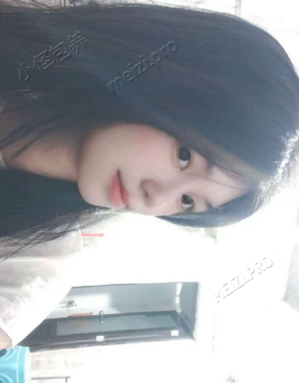 湖南 郴州 18岁 170cm 92 A杯 语音厅播 会点画画，会点穿搭，比较好学 SM:否 无套:可 口交:可 过夜:可 同居:否 可飞:可 就近 价格:25 特点:会点画画，会点穿搭，比较好学