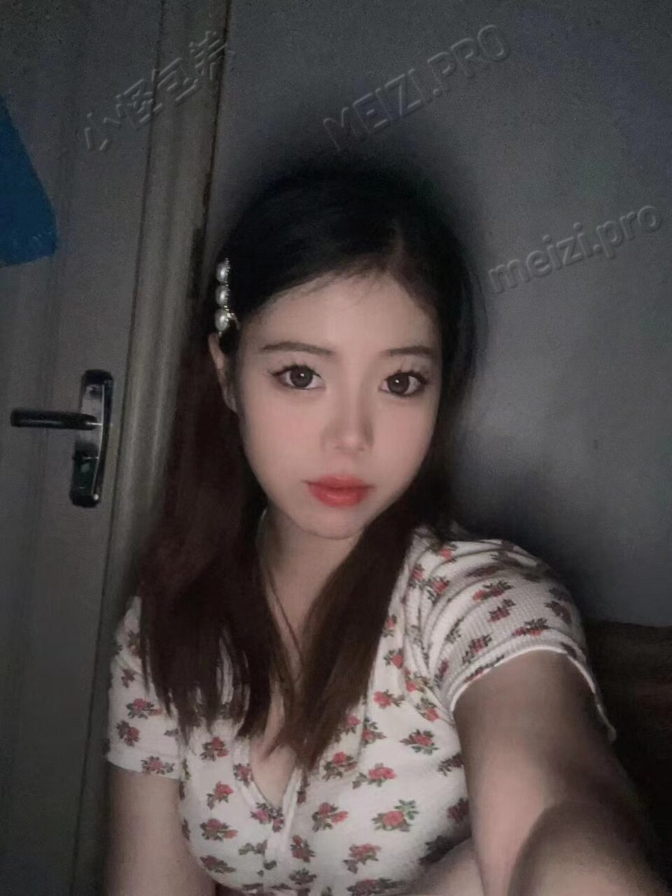 广东 广州 24岁 170cm 117 C杯 金融 水多,情绪稳定,声音好听,口活好 抽烟纹身:抽烟有纹身 SM:是 无套:可 口交:可 过夜:可 同居:否 可飞:否 价格:4 特点:水多,情绪稳定,声音好听,口活好