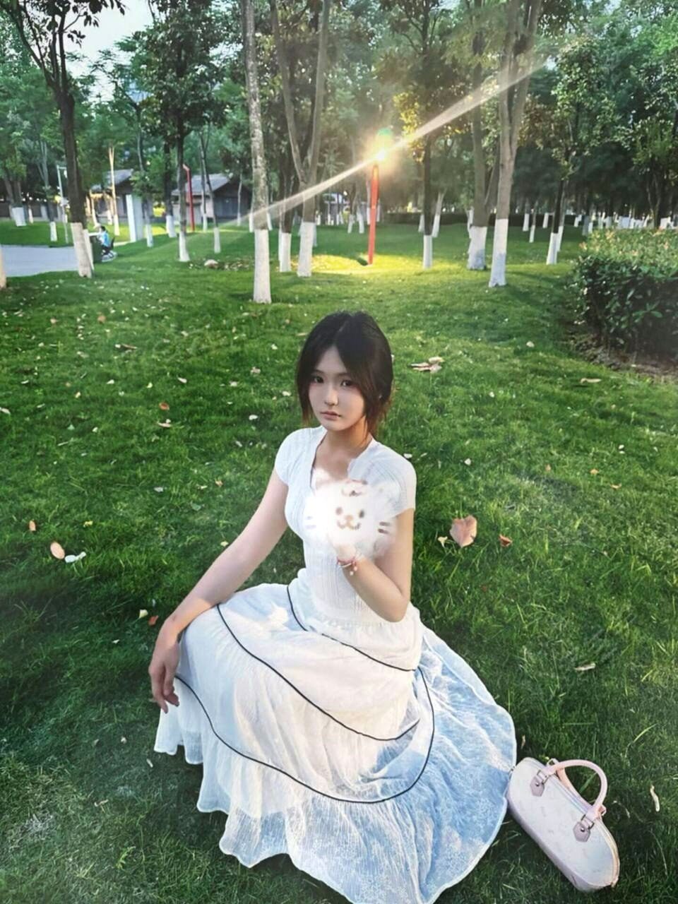 四川 成都 18岁 166cm 102 A杯 学生 听话顺从 抽烟纹身:无 SM:否 无套:否 口交:可 过夜:否 同居:否 可飞:否 价格:2 特点:听话顺从