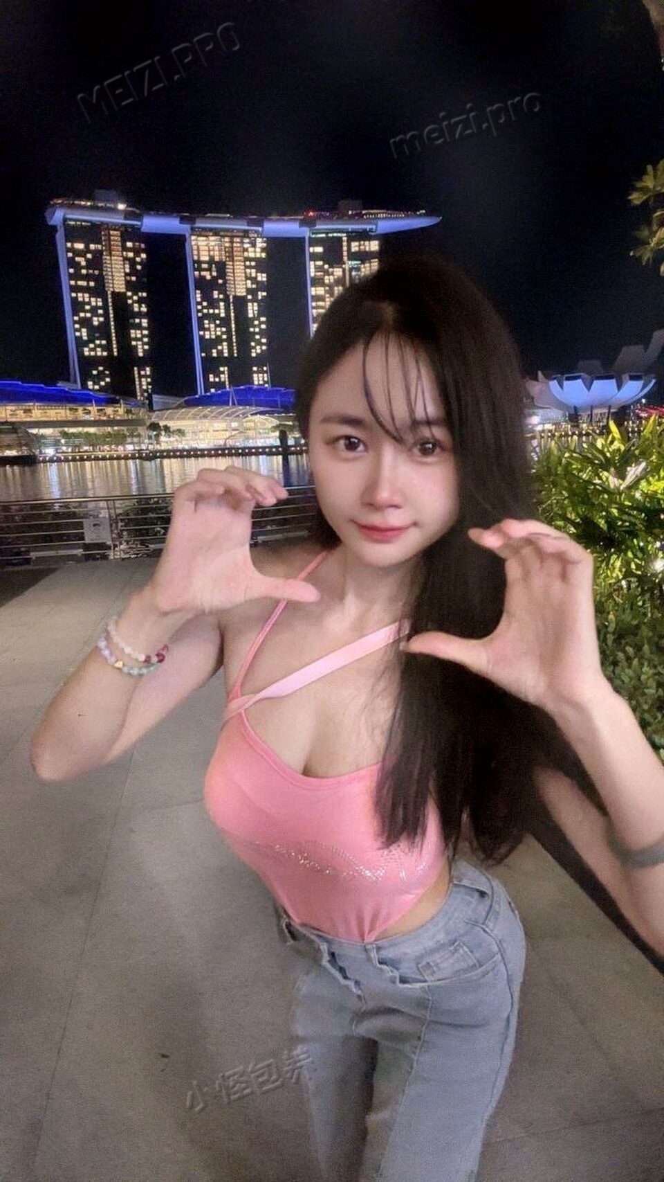 广西 南宁 24岁 162cm 81 D杯 学生 泰国在校留学生,奶奶泰国人,混血娃,艺术专业,放假回来挣学费,无整容,无纹身 抽烟纹身:无 SM:是 无套:否 口交:可 过夜:可 同居:可 可飞:可 价格:3.5-10 特点:泰国在校留学生,奶奶泰国人,混血娃,艺术专业,放假回来挣学费,无整容,无纹身