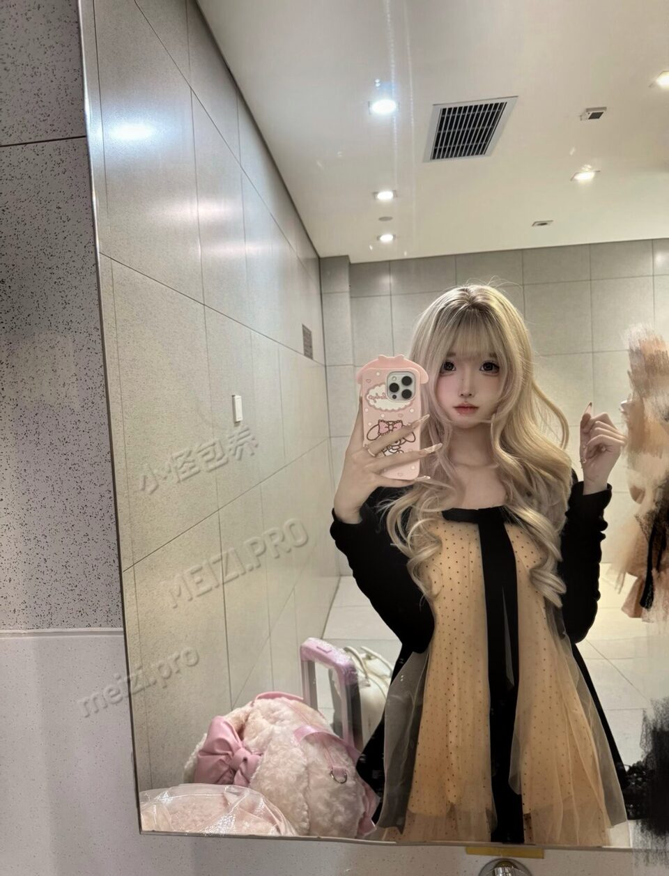 湖南 长沙 19岁 168cm 95 B杯 直播 身材好,性格好 抽烟纹身:无 SM:否 无套:否 口交:可 过夜:可 同居:否 可飞:可 价格:10 特点:身材好,性格好