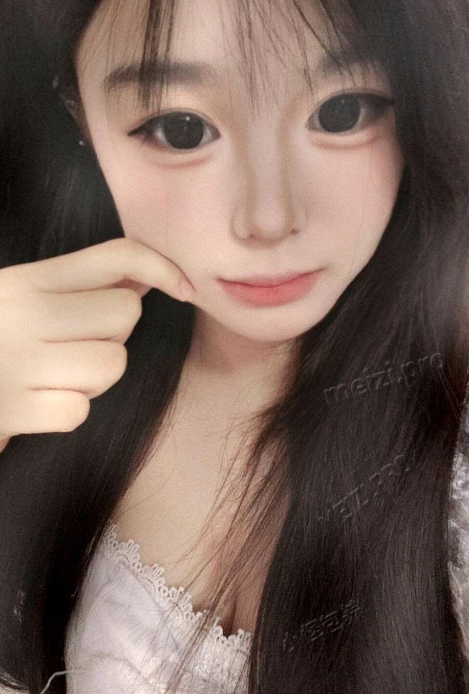湖北 孝感 18岁 161cm 113 B杯 无 听话 年轻 服从安排 抽烟纹身:无 SM:否 无套:否 口交:可 过夜:可 同居:否 可飞:可 价格:6-12-30 特点:听话 年轻 服从安排
