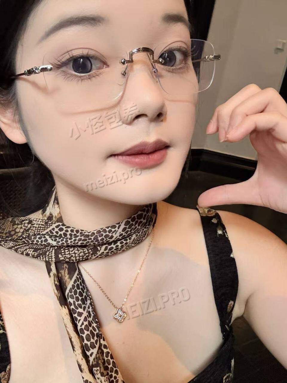 广东 广州 21岁 168cm 108 B杯 纺织行业业务员 温柔大方有修养 抽烟纹身:无 SM:否 无套:可 口交:可 过夜:可 同居:否 可飞:最好广州或者广州附近 价格:12 特点:温柔大方有修养