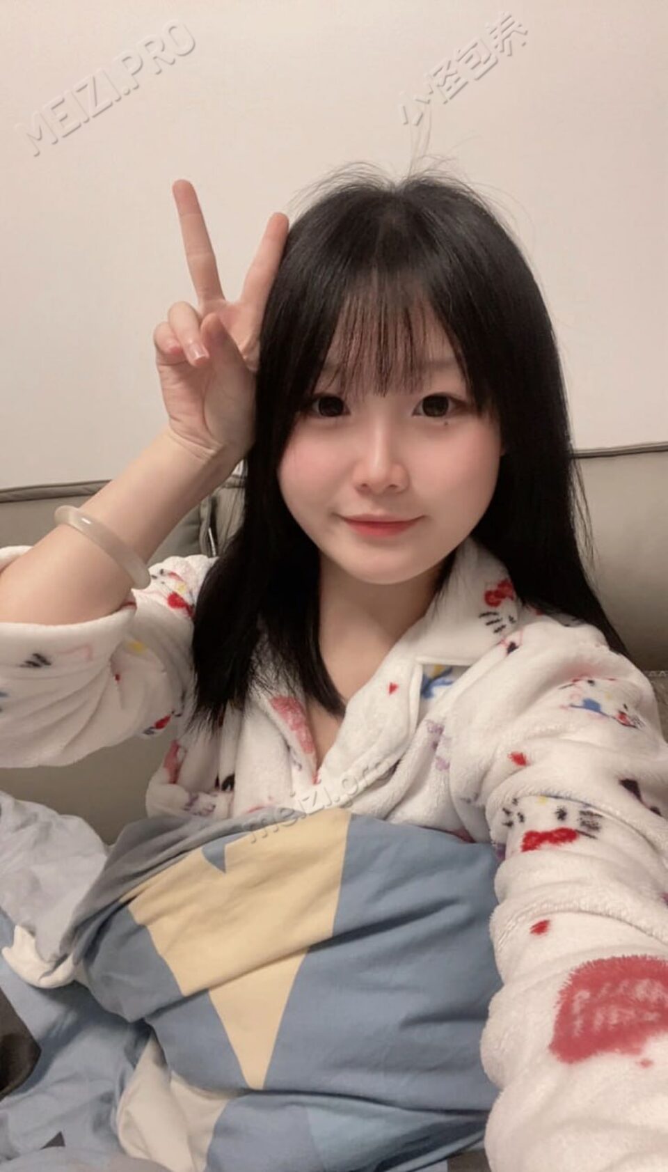 浙江 杭州 18岁 163cm 109 C杯 学生 水多 胸大 性格外向 下面粉 对老板年龄没要求 风格多样 抽烟纹身:无 SM:是 无套:可 口交:可 过夜:可 同居:可 可飞:可 价格:5-7.5 特点:水多 胸大 性格外向 下面粉 对老板年龄没要求 风格多样