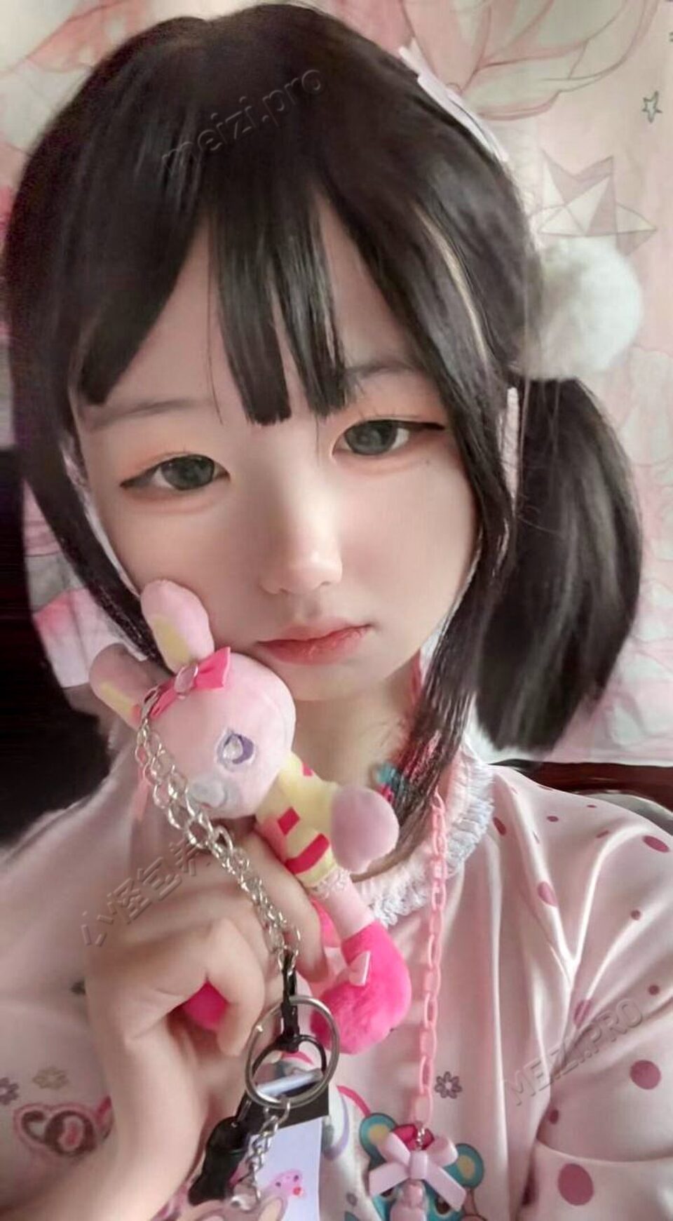 广东 深圳 18岁 154cm 92 C杯 学生 听话 三点粉嫩 一线天 紧 抽烟纹身:无 SM:是 无套:可 口交:可 过夜:可 同居:可 可飞:可 价格:5 特点:听话 三点粉嫩 一线天 紧
