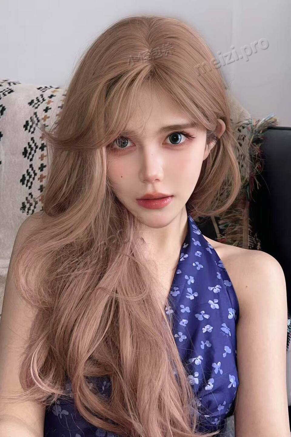 四川 成都 23岁 160cm 84 B杯 学生 声音好听，温柔，蜜桃臀，皮肤光滑 抽烟纹身:无 SM:微 无套:否 口交:可 过夜:可 同居:可 可飞:看情况，最好本地 价格:20 特点:声音好听，温柔，蜜桃臀，皮肤光滑