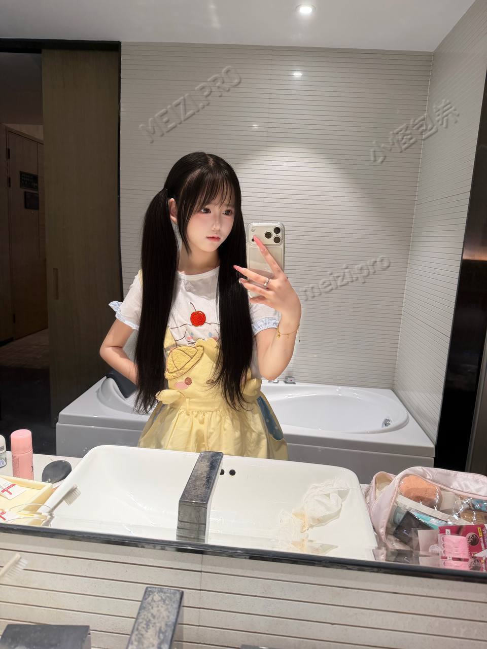 河南 郑州 18岁 160cm 94 A杯 学生 萝莉类型 性格好 懂事 情绪价值给的足 白虎一线天私密粉 抽烟纹身:有一点纹身 SM:微 无套:否 口交:可 过夜:可 同居:可 可飞:可 价格:8.888 特点:萝莉类型 性格好 懂事 情绪价值给的足 白虎一线天私密粉