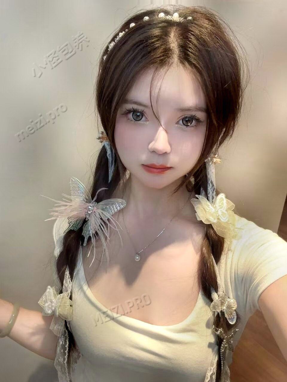 浙江 杭州 21岁 165cm 90 A杯 学生 抽烟纹身:无 SM:否 无套:否 口交:否 过夜:可 同居:否 可飞:可 有港澳通行证 价格:15