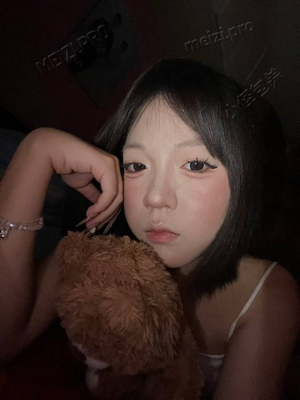 山西 忻州 18岁 157cm 86 B杯 学生 听话年龄小 SM:是 无套:否 口交:可 过夜:可 同居:否 可飞:可去其他城市，不能港澳 价格:4 特点:听话年龄小