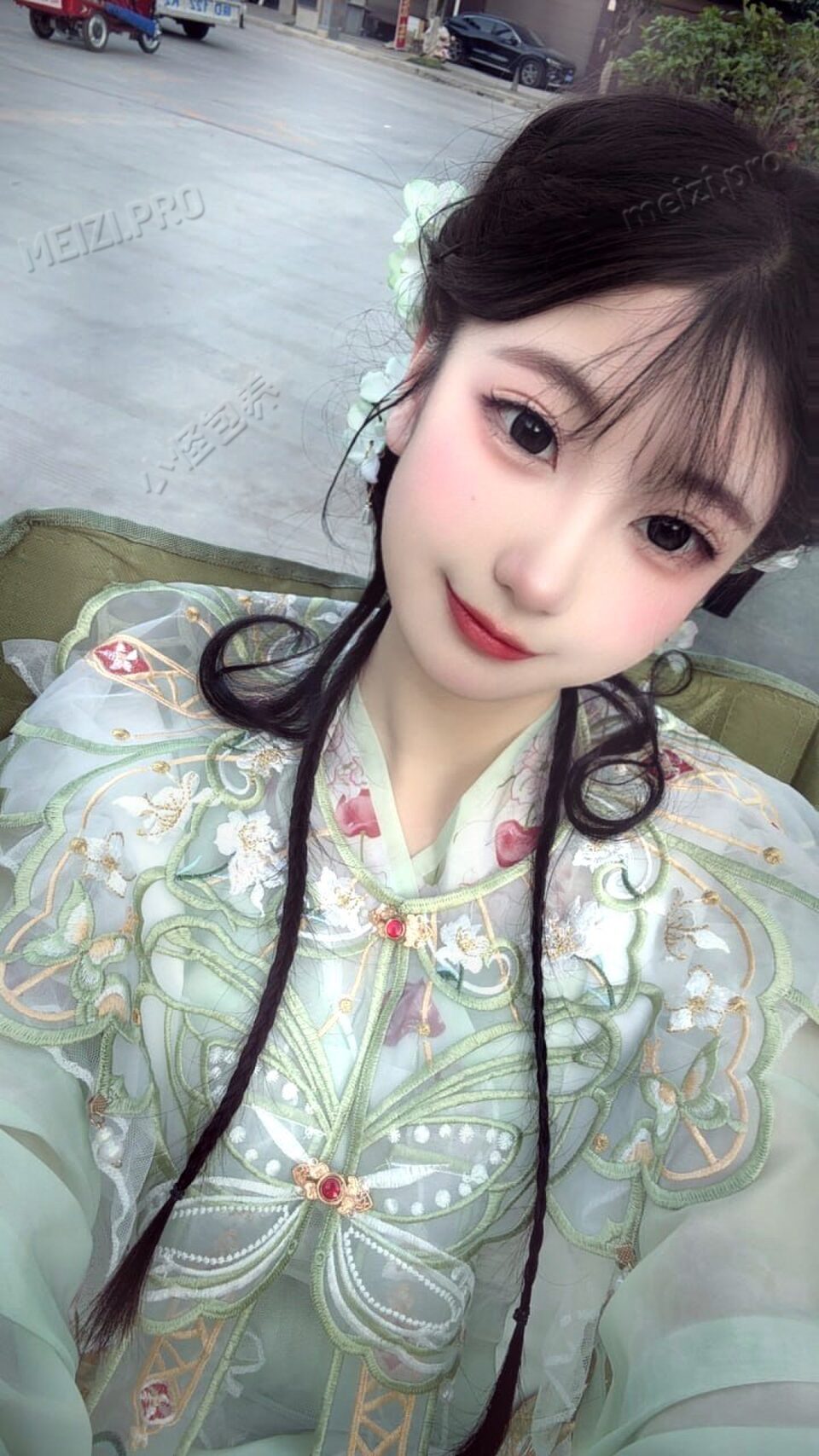 陕西 商洛 22岁 170cm 92 A杯 学生 活泼 抽烟纹身:无 SM:是 无套:否 口交:可 过夜:可 同居:可 可飞:可 价格:10 特点:活泼