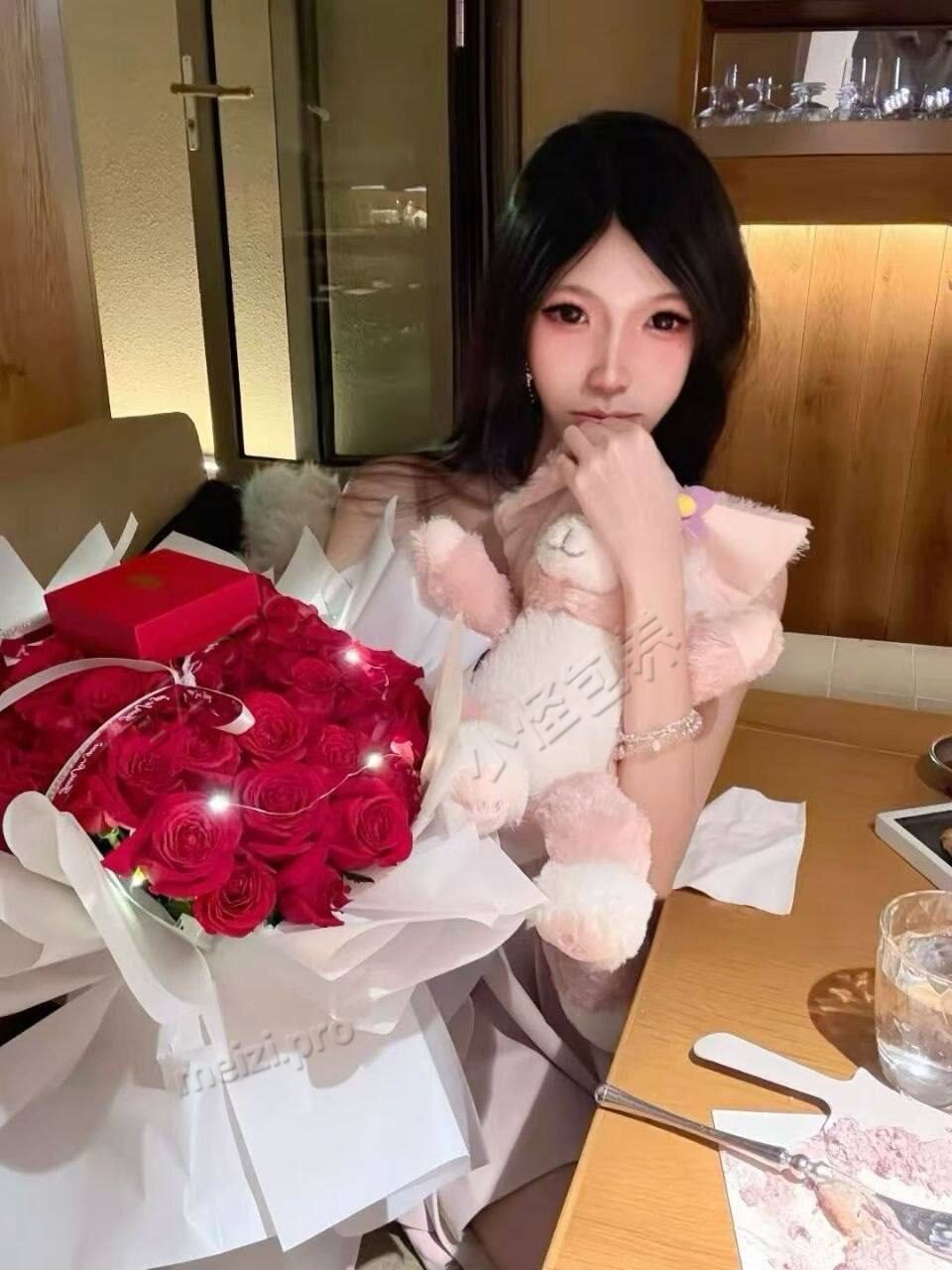 海南 三亚 18岁 160cm 78 B杯 学生 s型 颜值高的 会穿搭 照片比本人好看 抽烟纹身:不抽烟有纹身 SM:否 无套:否 口交:可 过夜:可 同居:否 可飞:可 价格:6 特点:s型 颜值高的 会穿搭 照片比本人好看