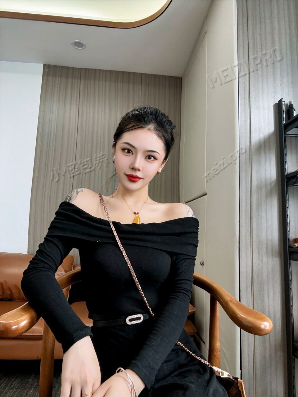 四川 德阳/成都 19岁 162cm 98 C杯 医美代理 性格开朗，温柔体贴，艺考播音主持专业 SM:否 无套:否 口交:可 过夜:可 同居:否 可飞:可 单次，港澳单次可以 价格:16-30 特点:性格开朗，温柔体贴，艺考播音主持专业
