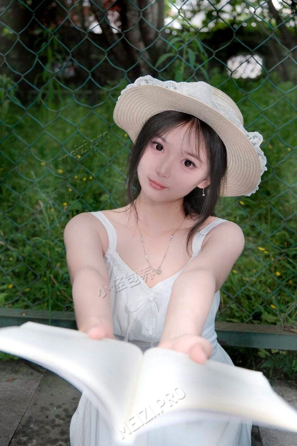 贵州 贵阳 19岁 165cm 102 C杯 学生 可爱清纯温柔 抽烟纹身:无 SM:是 无套:可 口交:可 过夜:可 同居:可 可飞:可 外省 港澳可 外国否 提前说 价格:10 特点:可爱清纯温柔