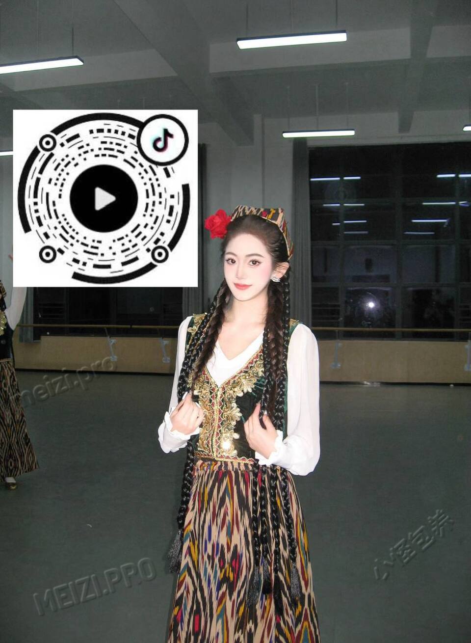 湖南 长沙 21岁 170cm 95 B杯 学生 舞蹈生柔韧性好，一字马，本科学历认知高，气质好，形体好，皮肤很白，床上会来事，人照一致没有公主病，正经学生没课就可以见面，没有不良嗜好，个子高腿很长 抽烟纹身:无 SM:是 无套:可 口交:否 过夜:可 同居:否 可飞:可 港澳等 价格:30 特点:舞蹈生柔韧性好，一字马，本科学历认知高，气质好，形体好，皮肤很白，床上会来事，人照一致没有公主病，正经学生没课就可以见面，没有不良嗜好，个子高腿很长
