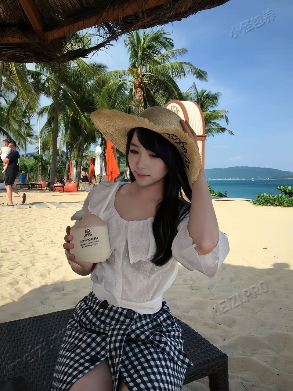 广东 广州 22岁 163cm 98 B杯 学生 艺术生，性格好听话，可sm放得开，能配合，口活好 抽烟纹身:无 SM:是 无套:可 口交:可 过夜:可 同居:否 可飞:可 价格:6-20 特点:艺术生，性格好听话，可sm放得开，能配合，口活好