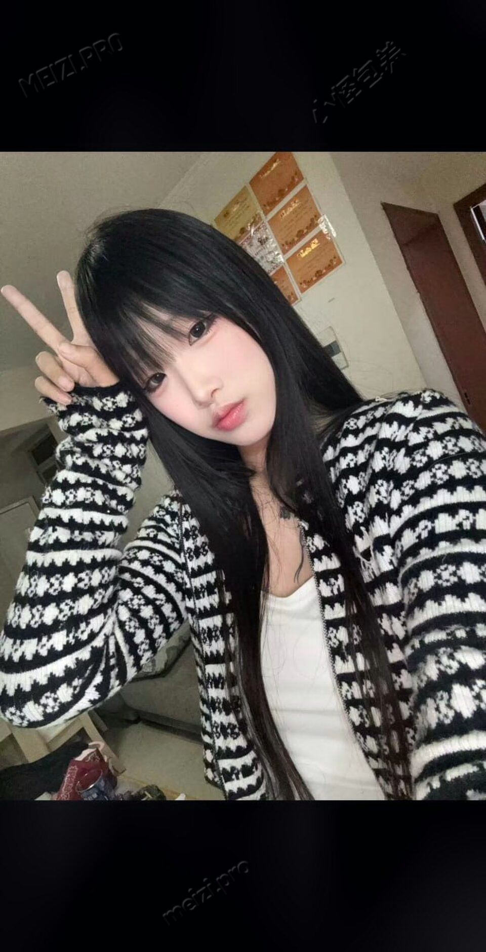 四川 成都 18岁 167cm 83 B杯 女生 性格好 抽烟纹身:有纹身 SM:否 无套:可 口交:可 过夜:可 同居:否 价格:3 特点:性格好